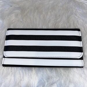 Black white striped Kut from the Kloth tri fold snap wallet like new